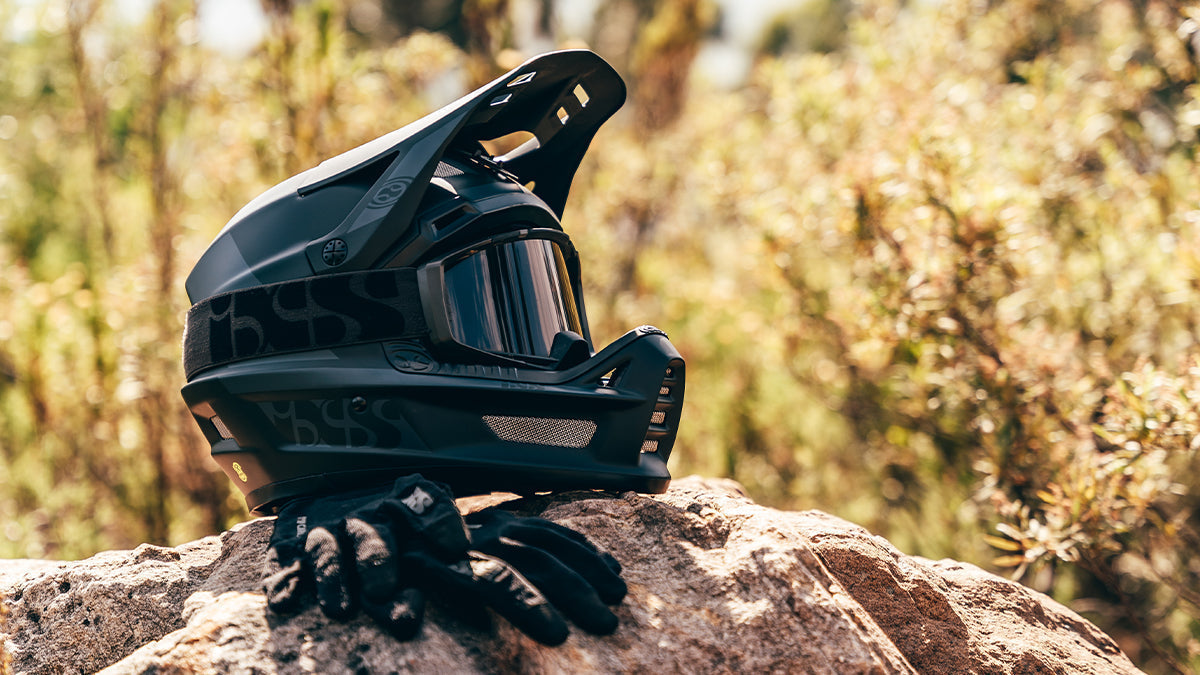 bike lane bill downhill helmet Troy Lee Designs Flowline W/Mips ; Point Dunbar Cycles Features include a rugged ABS outer shell Biltwell Lane Splitter Helmet -
