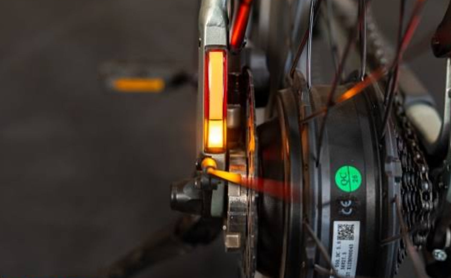 INTEGRATED BRAKE LIGHTS AND INDICATORS